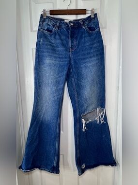 We The Free Blue Wide-Leg Distressed Jeans with Knee Rip Size 26